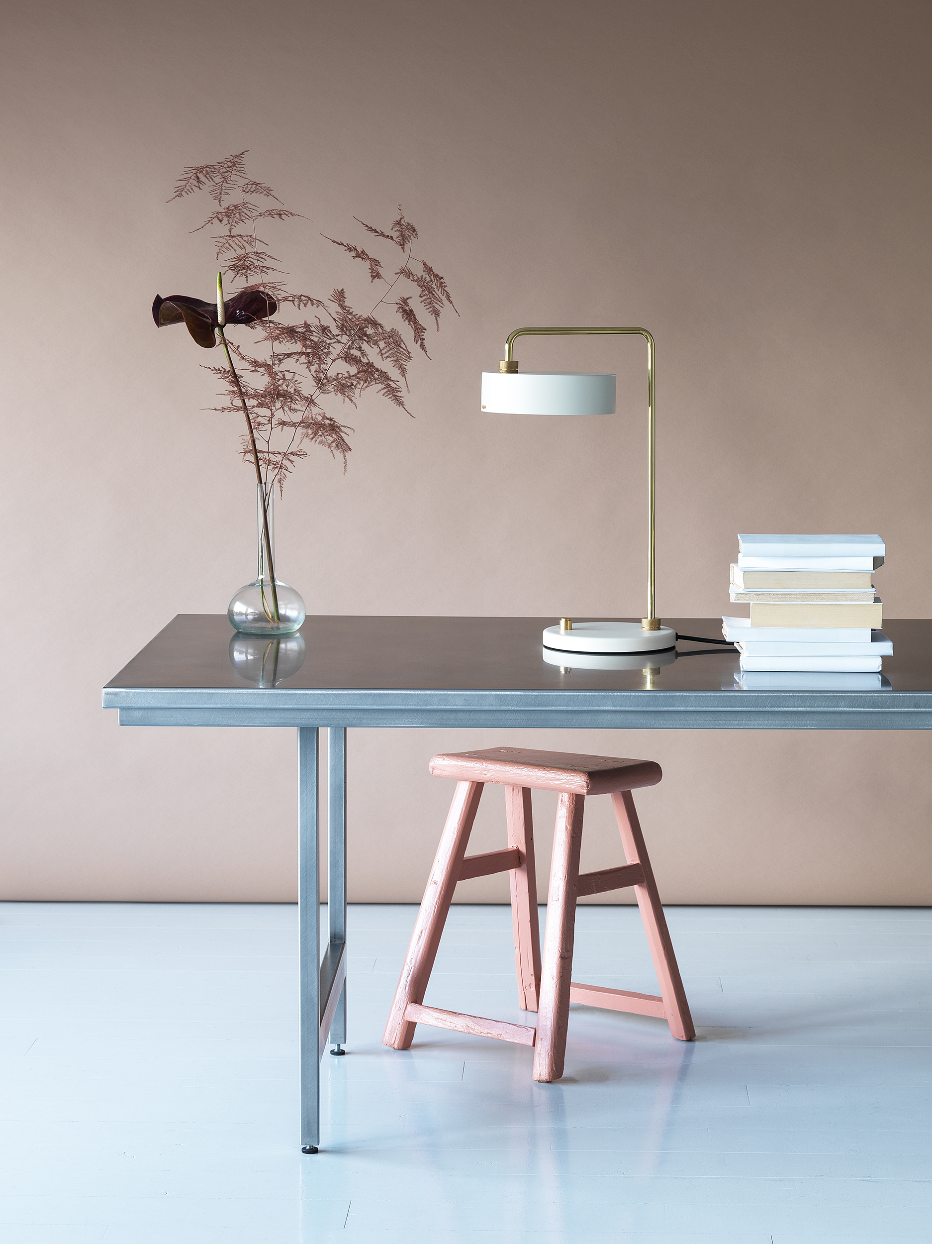 steel table curled Petite petite 01